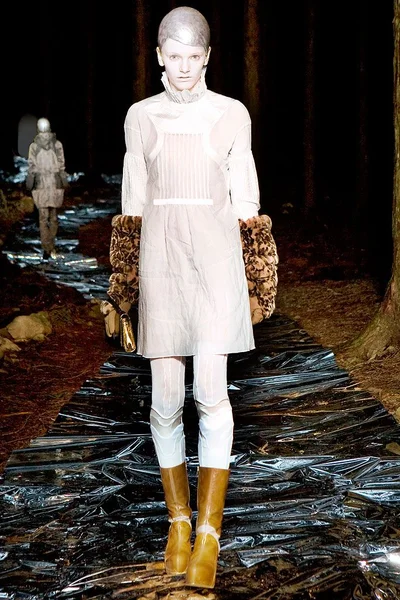 Look 14